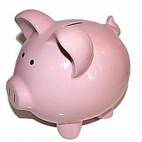 純国産だけ、さらに絶対数の少ない特大サイズ。 <p>
<u><b>稚魚から国産にこだわる</b></u><br>
<br>
稚魚から国産にこだわる万榮堂の鰻。<br>
全国の数ある養殖場の中から、たった3カ所の養殖場だけに絞り込み仕入れを行います。<br>
信頼のおける問屋を通し、養殖場を限定することで、極上の晩餐に相応しい鰻の品質を守っています。<br>
<br>
<u><b>一般的に流通している国産鰻のサイズのほぼ2倍</b></u><br>
<br>
今回は鹿児島県の指定養殖場から特大サイズだけを選びました。その大きさは、活鰻の状態で400～450g。<br>
これは、一般的に流通している国産鰻のサイズのほぼ2倍。これほどの大きさの国産うなぎには、なかなかお目にかかれません。<br>
食べ応えはもちろん、こだわりの味を存分にご堪能頂ける贅沢なサイズです。<br>
</p>